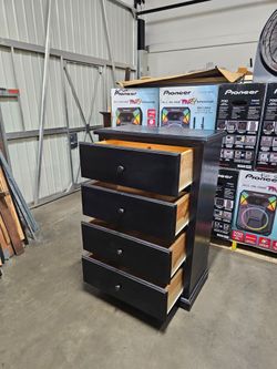 Dresser