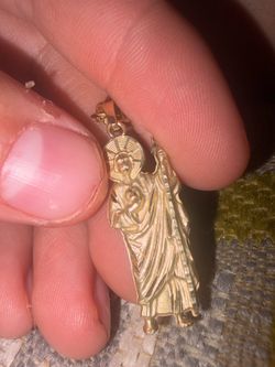 14k gold pendant and chain
