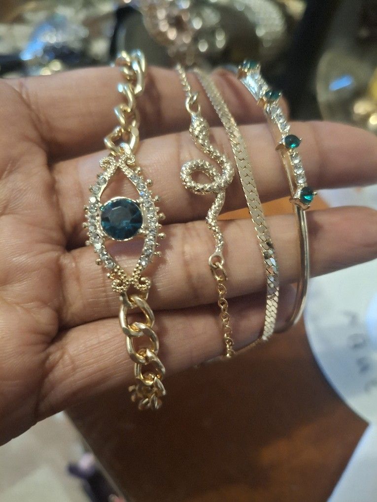 4 Assorted Bracelet Set