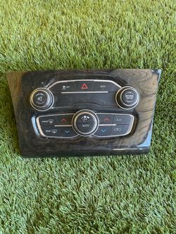 2016 Chrysler 300c A/C Control Unit