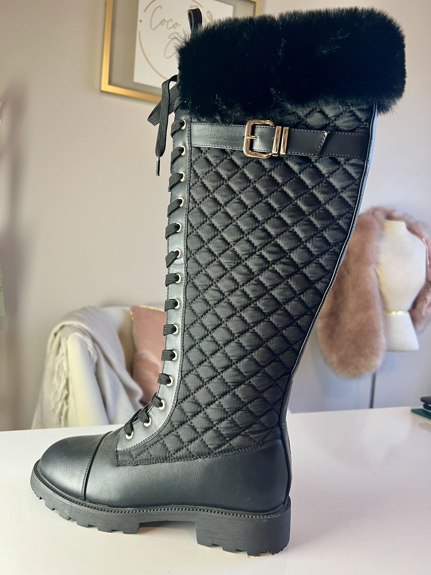 Black Quilted Flat Boot Faux Fur Trim Size 8