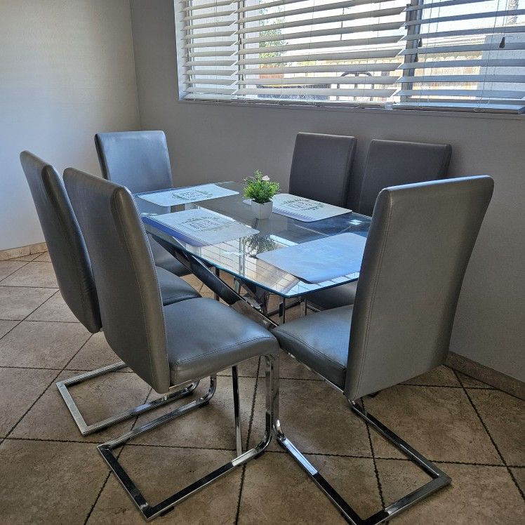 Beautiful Dining Table Set