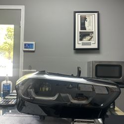 BMW  X5 G05 G06 X6 GENUINE OEM RIGHT PASSENGER LED HEADLIGHT 2019-2023