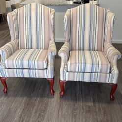 2 Identical Accents Chairs 