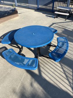 Round Children’s Picnic Table W/ Bench
