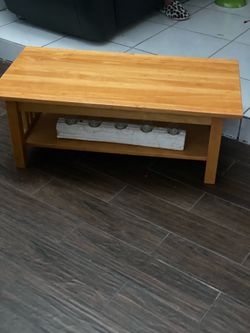 High End Oak Wood Coffee Table - Excellent Condition