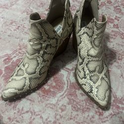 Steve Madden Boots 8