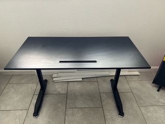 Computer desk