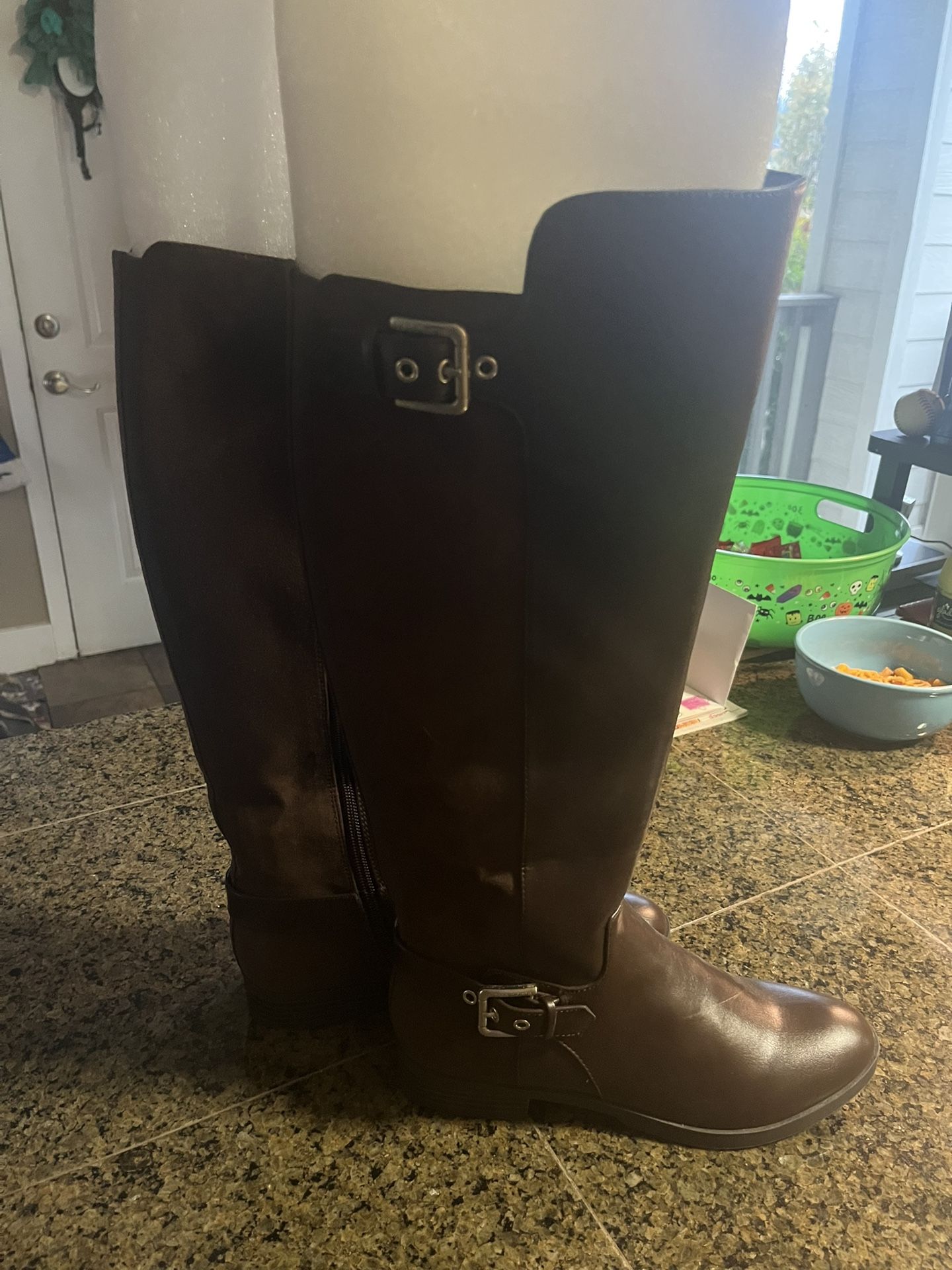 New Amazing Deal Women’s Size 71/2 Brown Leather Liz Claiborne Boot