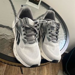 Reebok men’s Shoes Size 9 1/2 