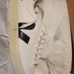 VeJA Women's SNEAKERS 