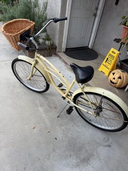Urban women’s beach cruiser