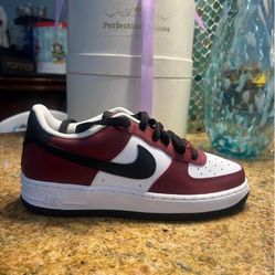 No Air Force Brand New Burgundy/white No Box Size4.5, 5Y Boy