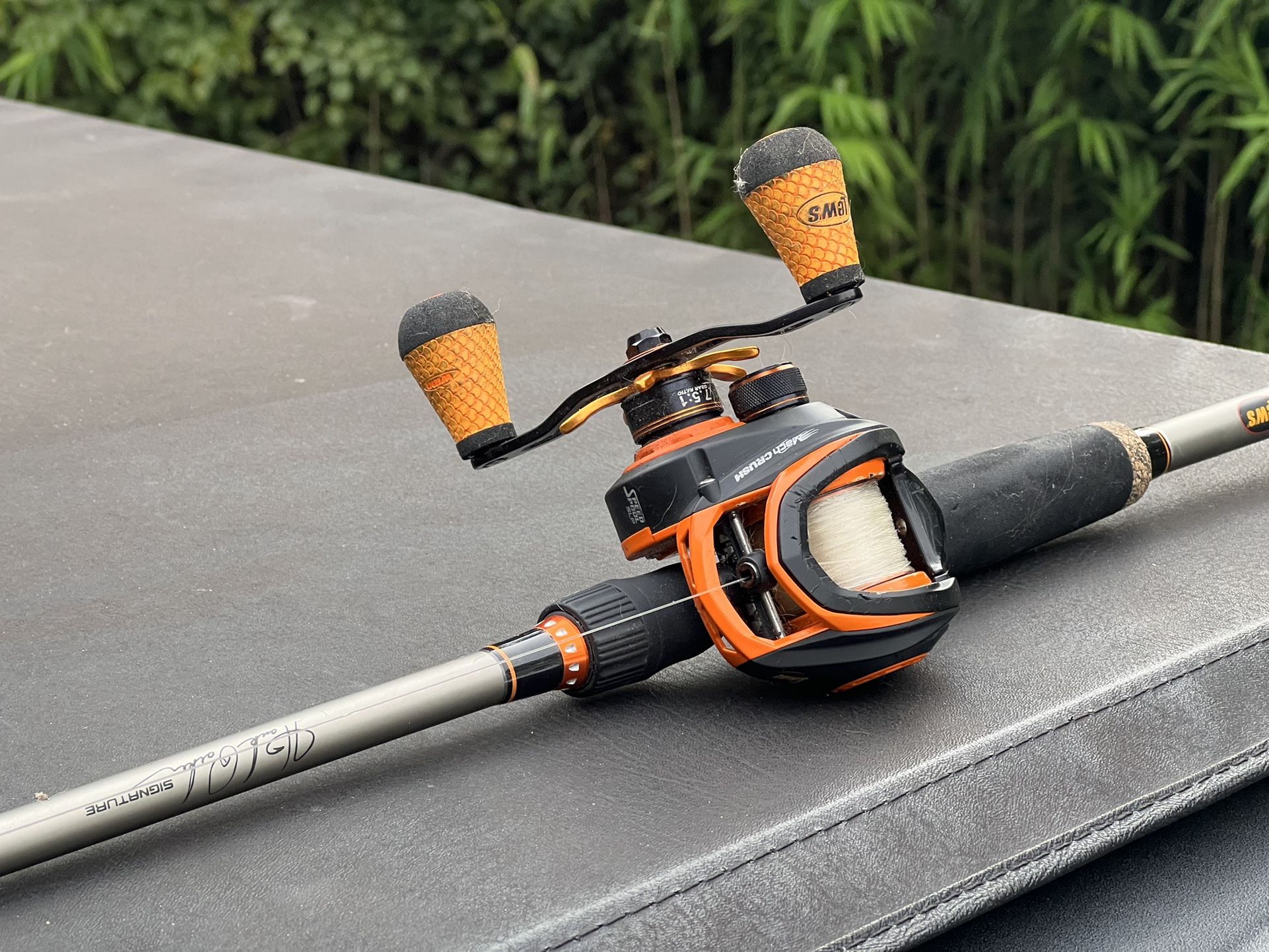 Lews Mach Crush Bait caster