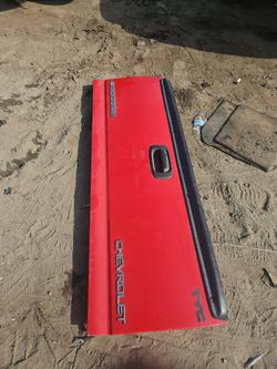Gm tailgate available 2005 silverado