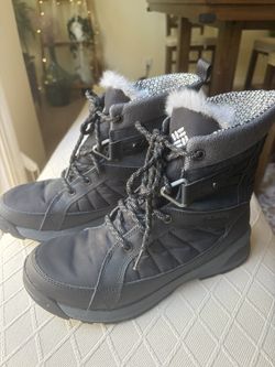 Columbia  Boots Size 8.5