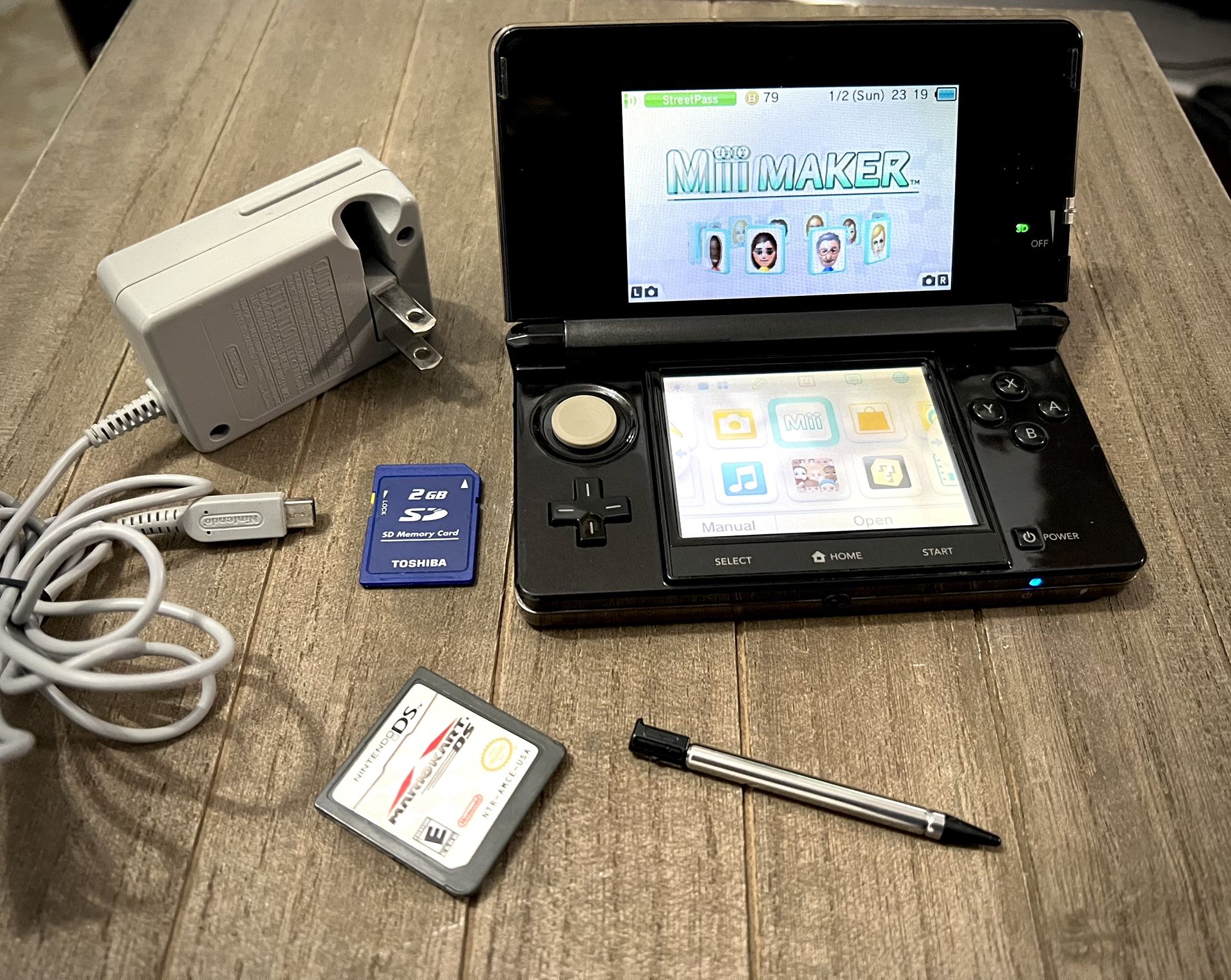 Nintendo 3DS Like New Super Clean Works Perfect. All Original Nintendo Adult Owned…