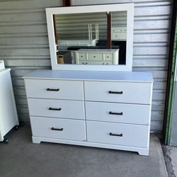 White Wash 6 Drawer Dresser & Mirror