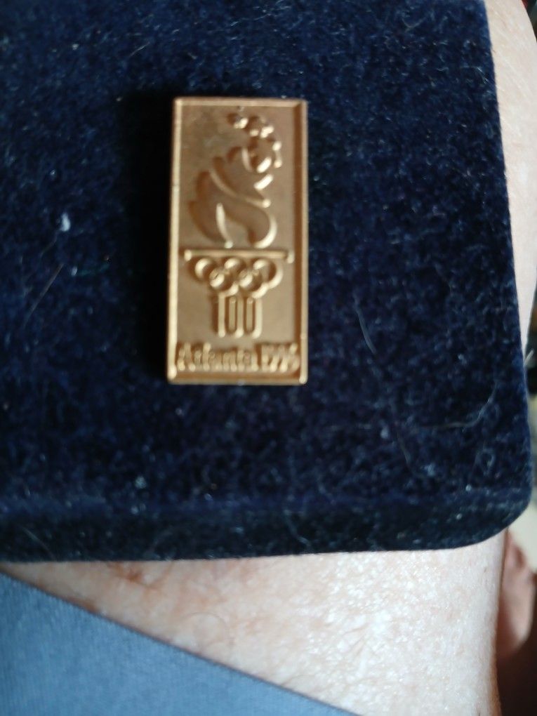 ATLANTA OLYMPIC PIN - GOLD