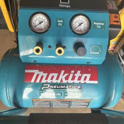 Mikita MAC 5200 Air Compressor 
