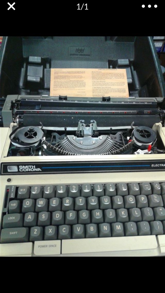 Electric Smith Corona typewriter like new condition