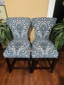 Barstool pier one