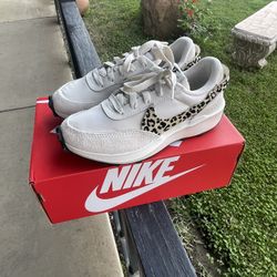 Size 5 Women Shoe Never Worn 