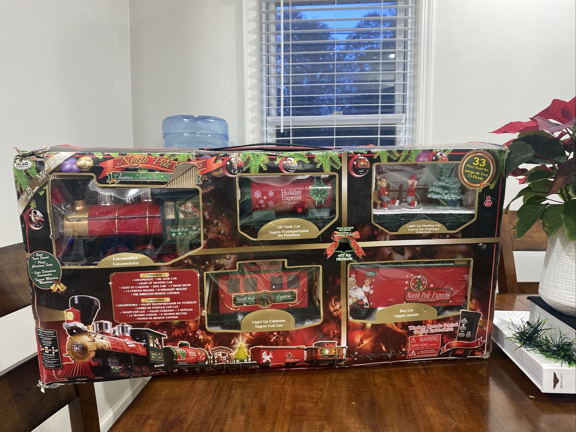 Eztec North Pole Express Train Set 33 Piece Musical Elf Version Wireless Remote
