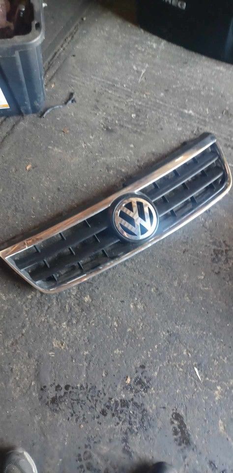 04 vw touareg grill