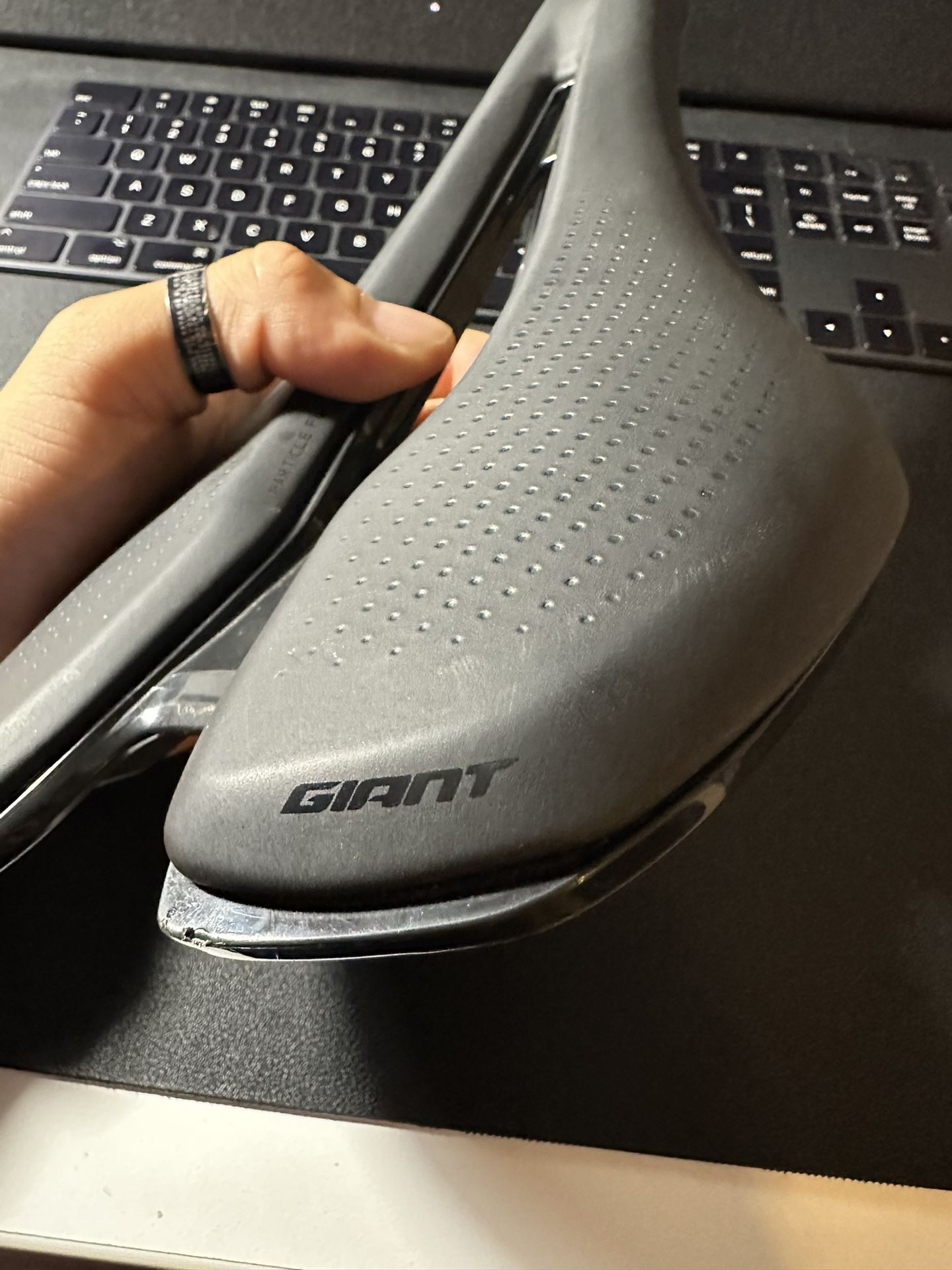 giant bike saddle