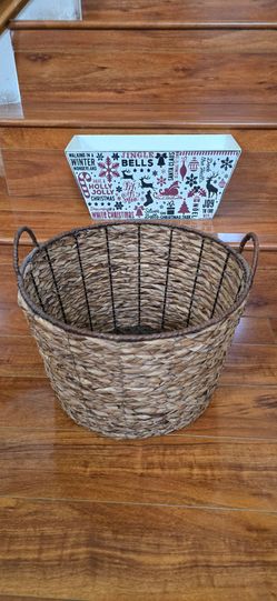 Round Woven Wicker Storage Basket and Christmas Holiday Wooden Basket