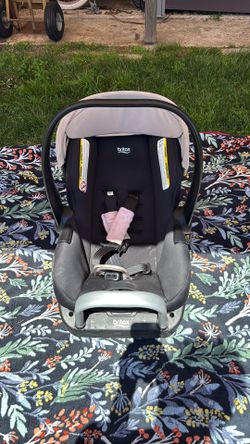 Britax infant carseat and base