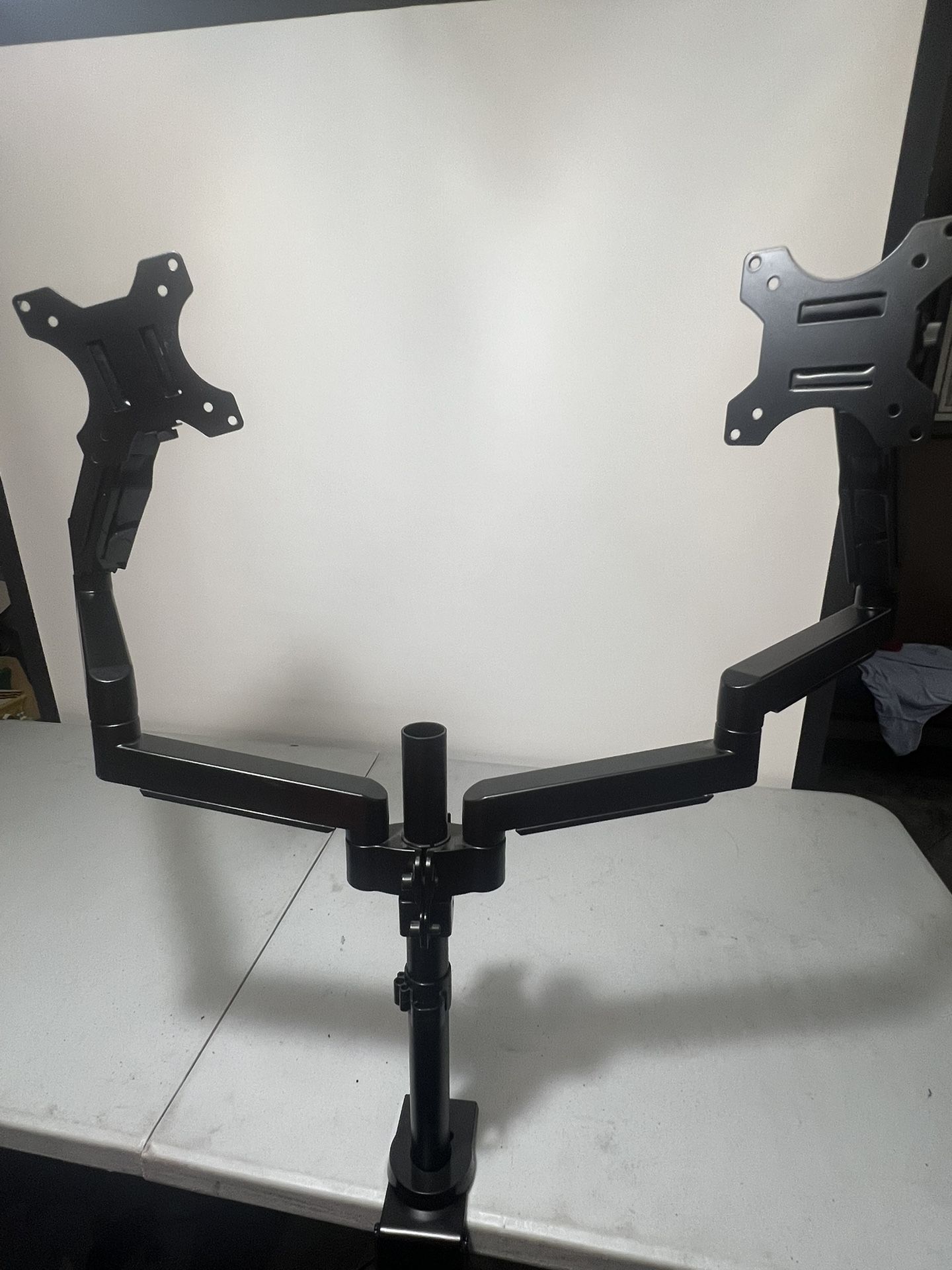 triple monitor desk mount. However only 2 monitors mounts. Really nice item.