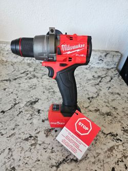 MILWAUKEE M18 FUEL 1/4 HAMMEER DRILL