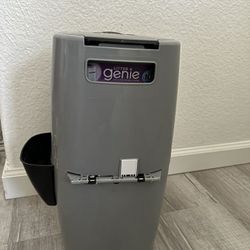 Genie Cat Litter Trash Can W cycle-Able bag 
