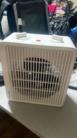BRAND NEW SPACE HEATER 20$$$ heats up entire room fast