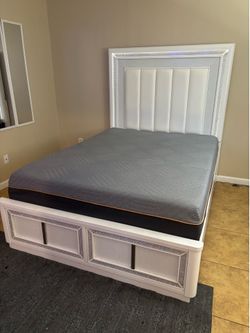 Queen size bed + frame