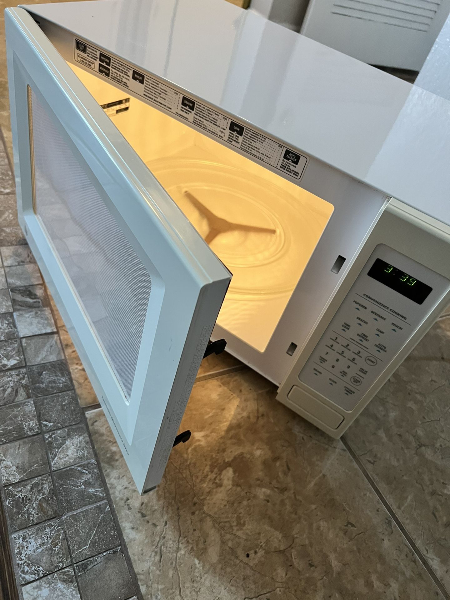 GE Turntable microwave Oven