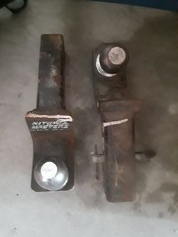Hitch (CLEANING OUT GARAGE NEED QICK SELL)