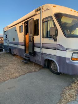 1996 ULTRASPORT  RV MOTORHOME  26K MILES 35-FOOT LONG RUNS GOOD