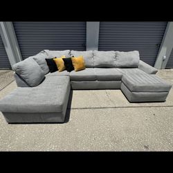 Big Grey Like New Sectional! 🩶🩶