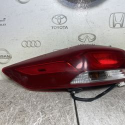 2017-2018 Hyundai Elantra Driver Left Side Tail Light Taillight OEM