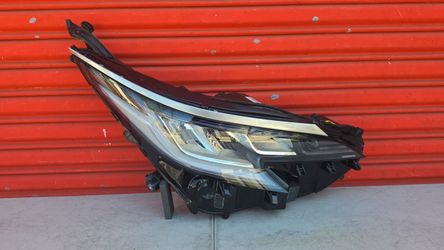 Toyota Sienna Right Side Headlight 2021-2024 (Chrome)
