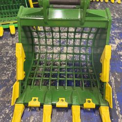 Heavy Duty Skeleton Bucket 42" inches Bolt on Edge and Side Cutter for CAT320 or Similar Machine.