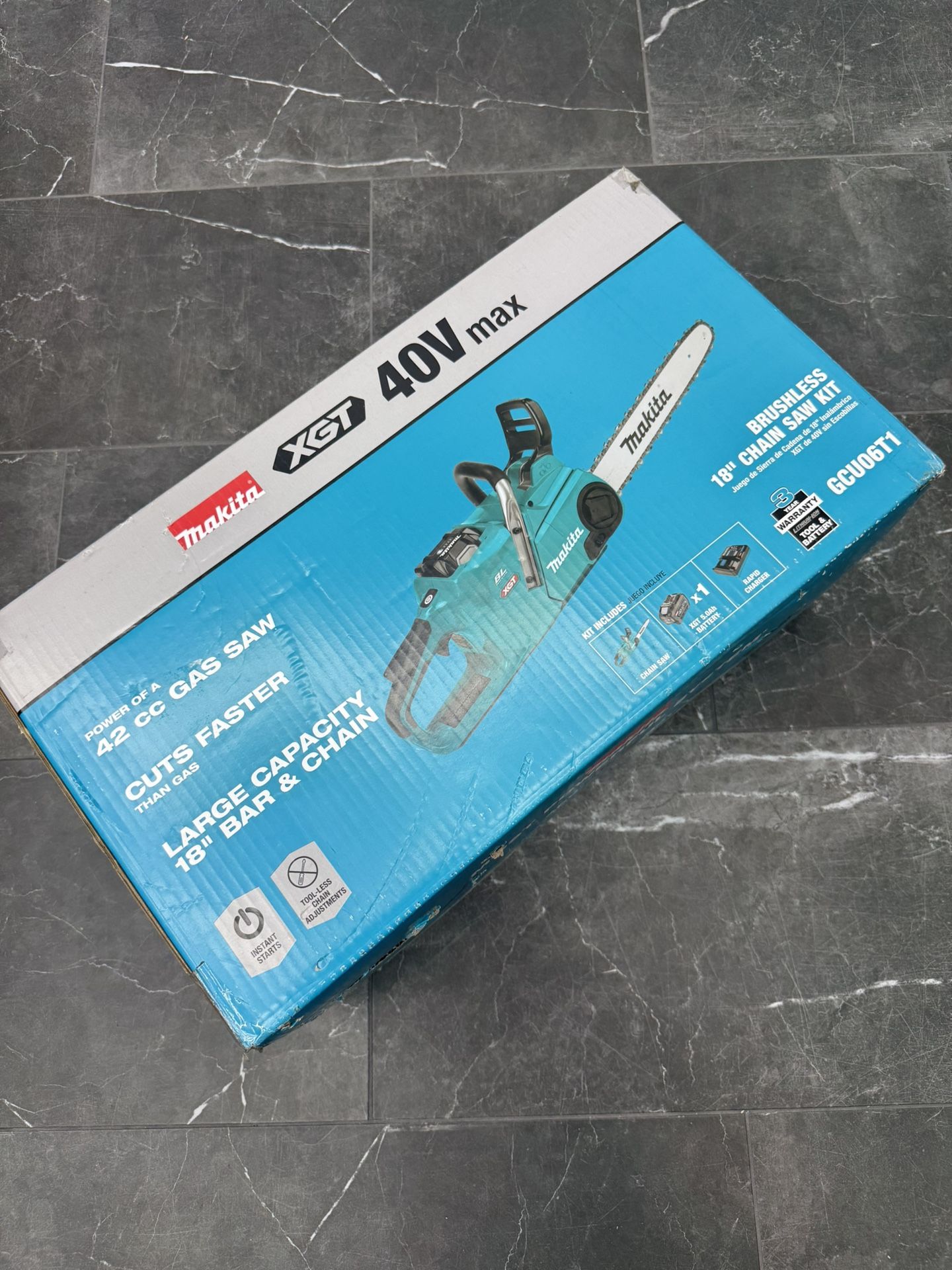 Makita XGT 18 in. 40V max Brushless Electric Cordless Battery Chainsaw Kit (5.0Ah)