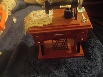 Vintage Style Sewing Machine Music Box – Sartorius YL1010