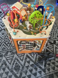 Jugete Para Niños Grande Tiene Muchos Juegos Casi Nuevo $30