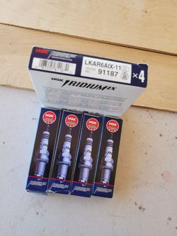 Spark plugs set of 4...$45 PRECIO FIJO_FIRM PRICE