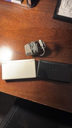 2 Nintendo DS Lites w/ charger