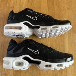 New Nike Air Max Plus Black White Women’s 6, Youth 4.5y